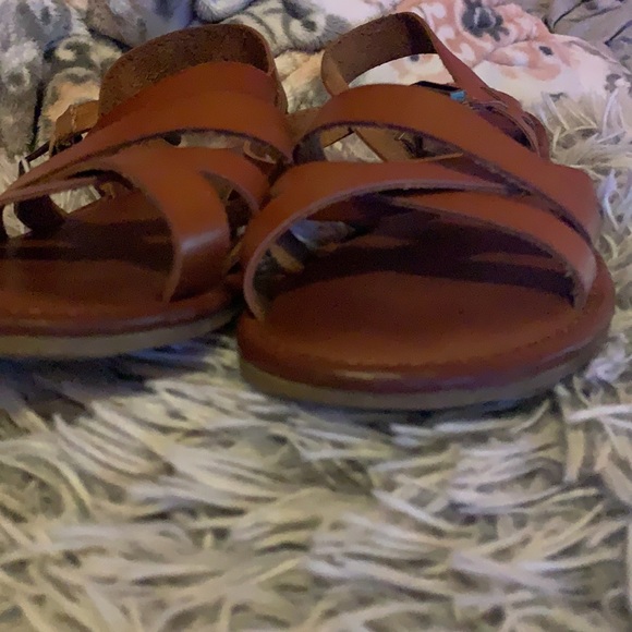Brown strapped sandals - Picture 4 of 4